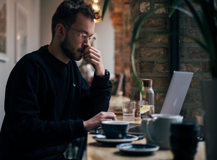 Photo Laptop with coffee