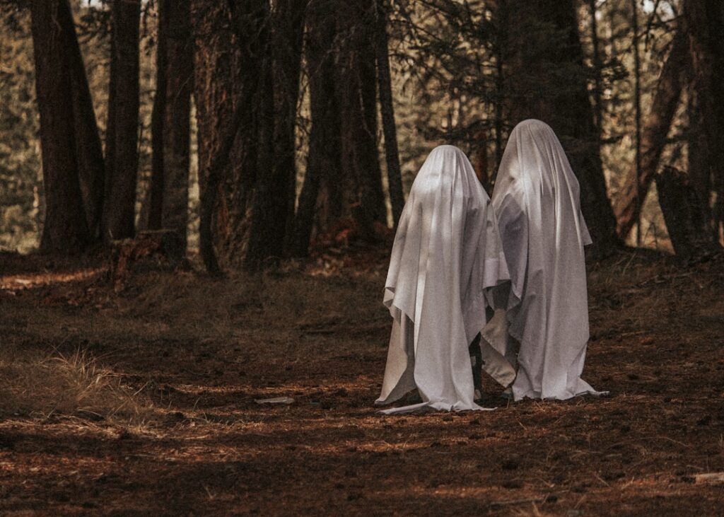 Photo Embracing ghost