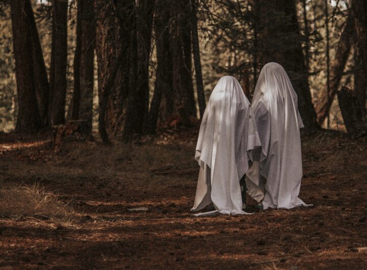 Photo Embracing ghost