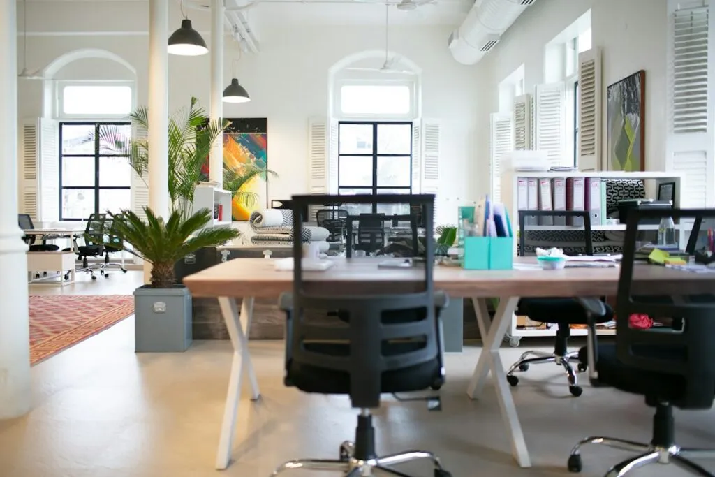 Photo office workspace design trends 2024